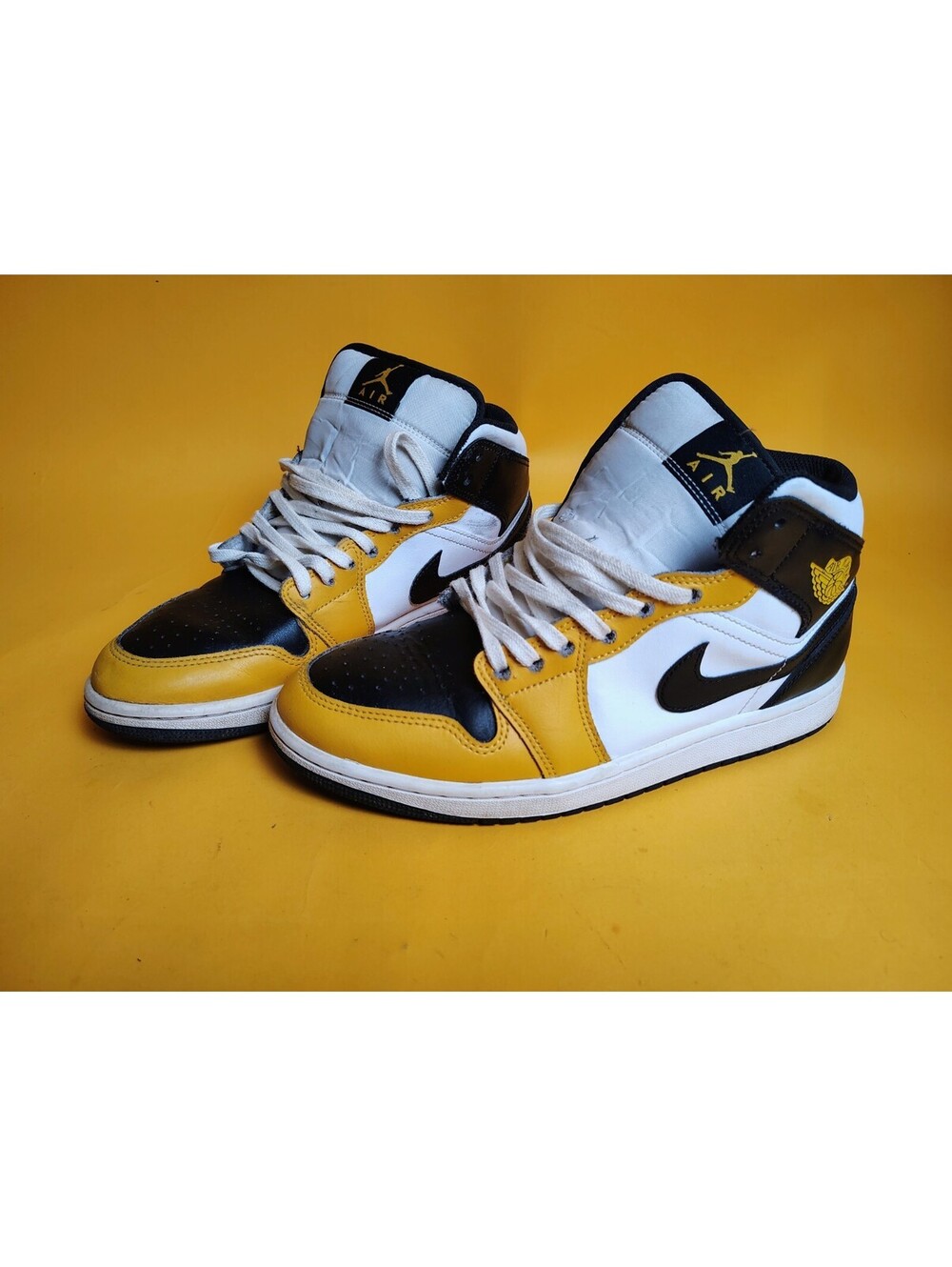Air Jordan 1 Mid Yellow Ochre Black White DQ8426-701 Men's Size 8.5 Used Flaw